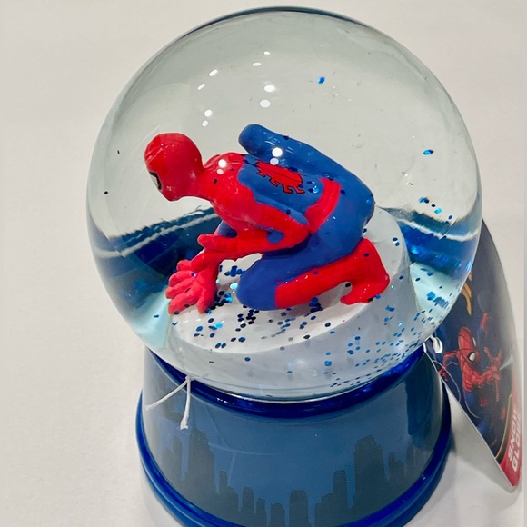 NEW Marvel Spider-Man, Light-Up snow globe, NY skyline, Blue snow, Great Gift! - Picture 5 of 9